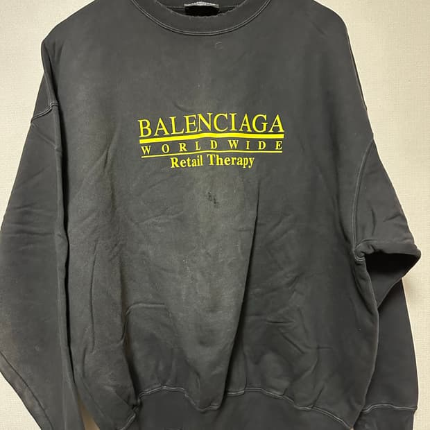 (탭만 땐 새제품) 발렌시아가 22FW 데미지 워싱 맨투맨 M사이즈