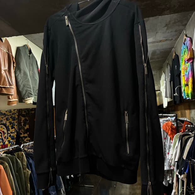 Emporio Armani  엠포리오 아르마니 비대칭 랩 지퍼 후드집업