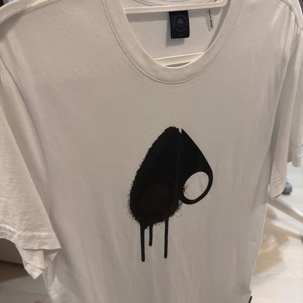 무스너클 반팔티