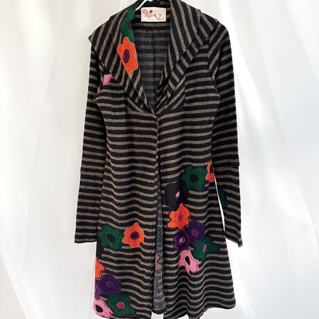 Heart 아트 플라워 포인트 스트라이프 롱 로브 카디건