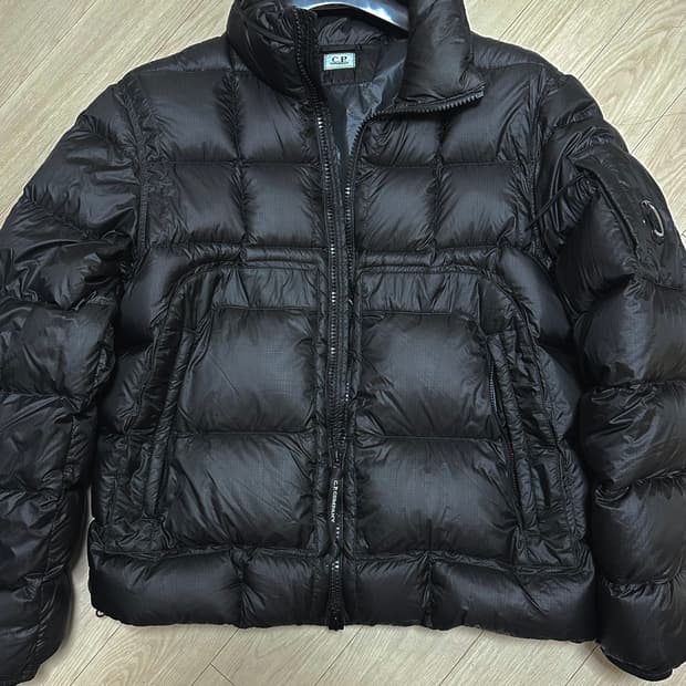 Cp컴퍼니 dd쉘 블랙 논후드 다운 패딩 24fw M 오늘까지만