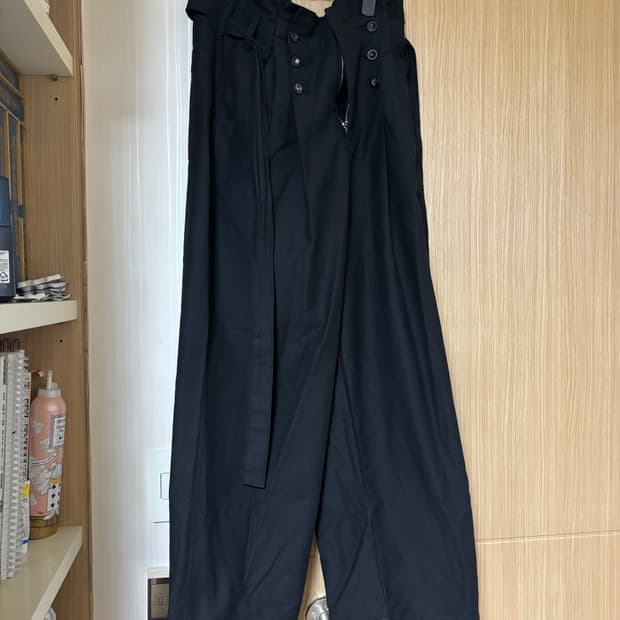 나아나나 슬럽 플리츠 벨티드 팬츠 - 블랙 2