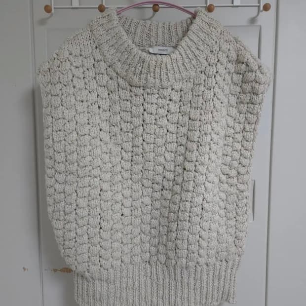 아모멘토 하이넥 크롭 울 베스트 2