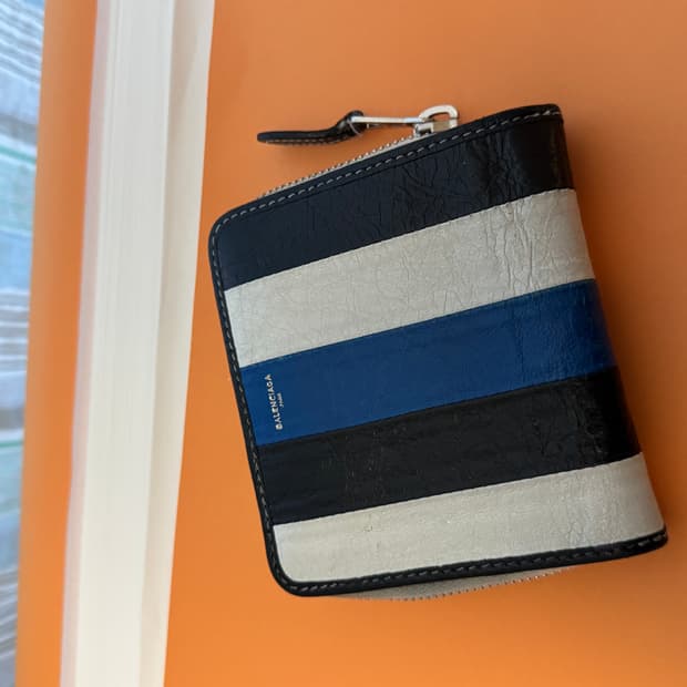 발렌시아가 스트라이프 반지갑