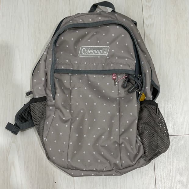 콜맨 도트 백팩