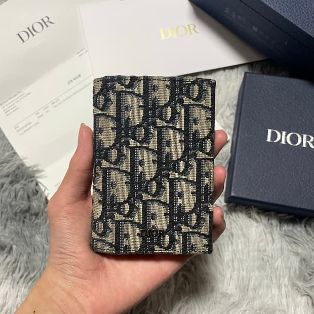 디올 오블리크 오거나이저 지갑