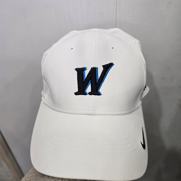 NIKE 나이키 볼캡 모자! 화이트 색상 볼캡!