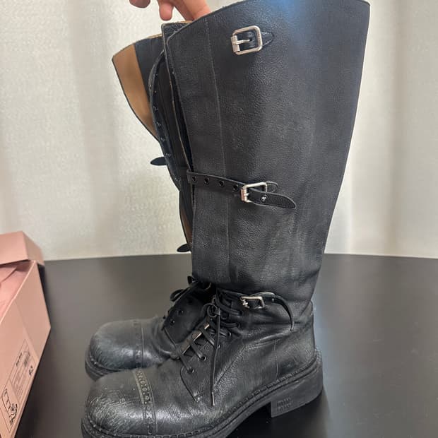 미우미우 벨티드 스트랩 레더 롱 부츠 38.5