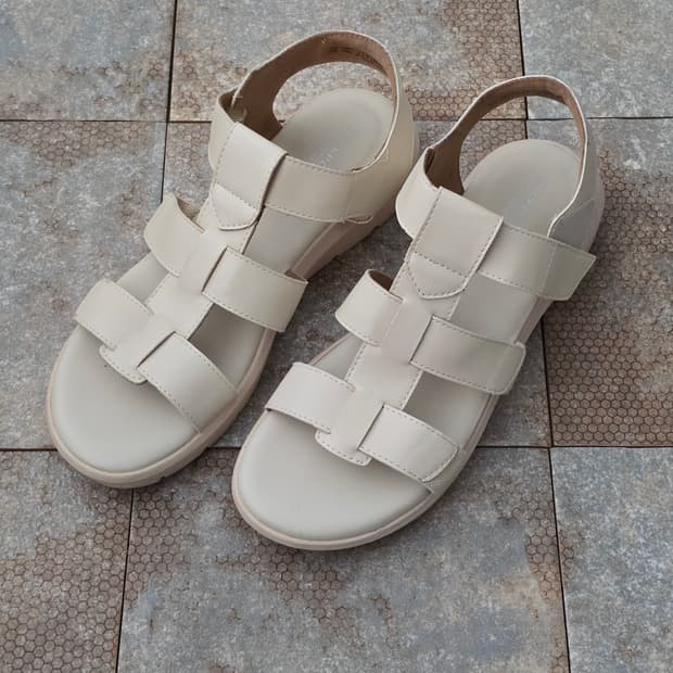 (240)락포트 애비 t 스트랩 샌들