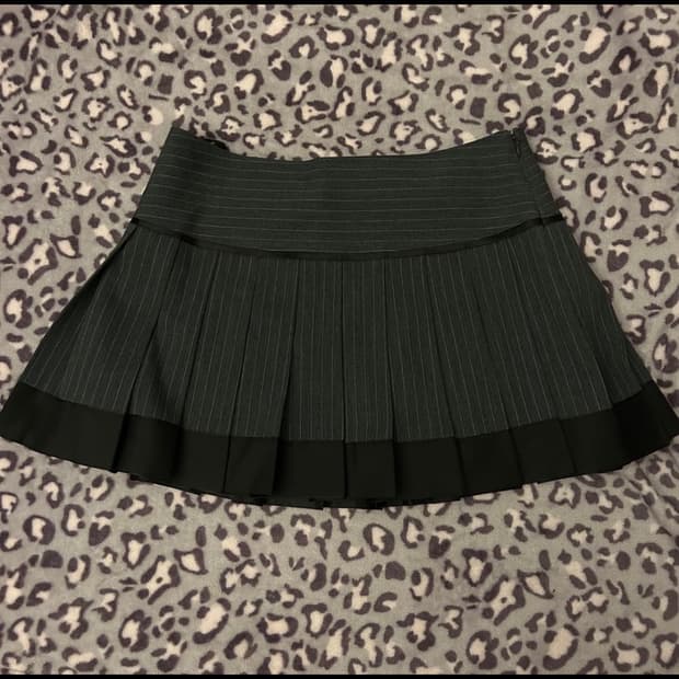 세실맥비 스트라이프 플리츠 스커트 [구해요]