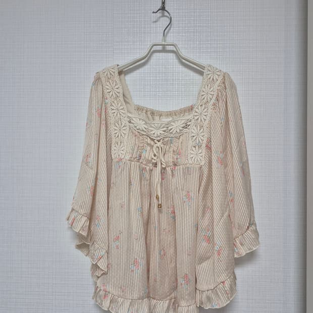 리즈리사 연베이지 잔꽃 스트라이프 블라우스