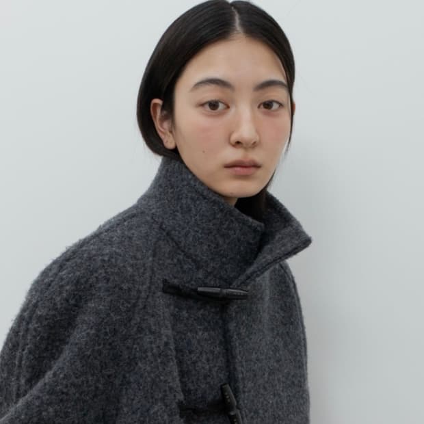 지비에이치 어패럴 하이넥 토글 코트