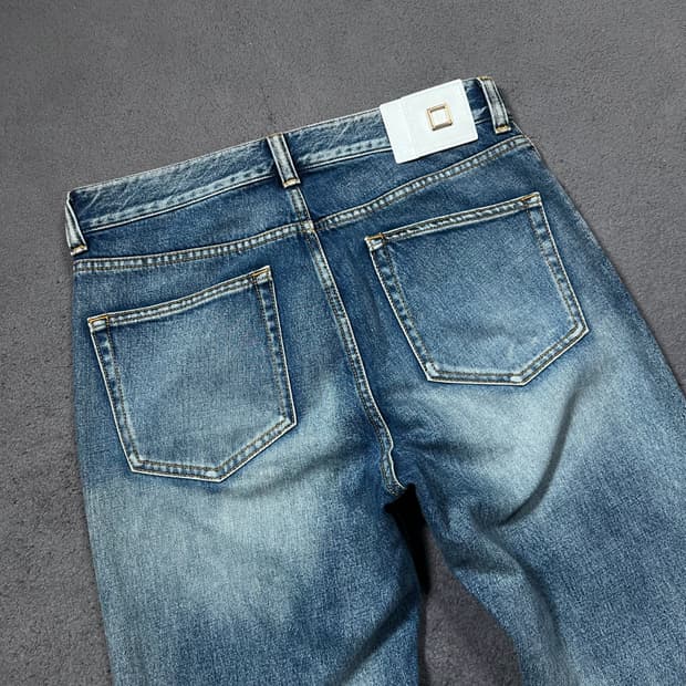 우영미 20FW 테이퍼드 워싱 데님 팬츠