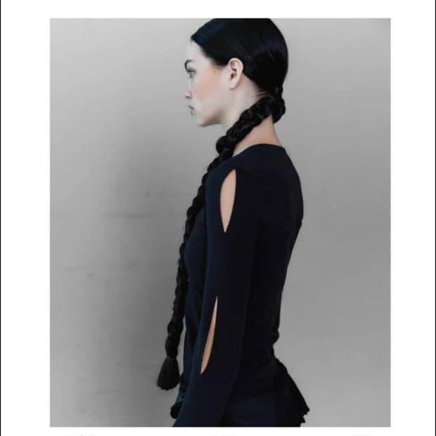 Ojos Shoulder Wrap Long Sleeve