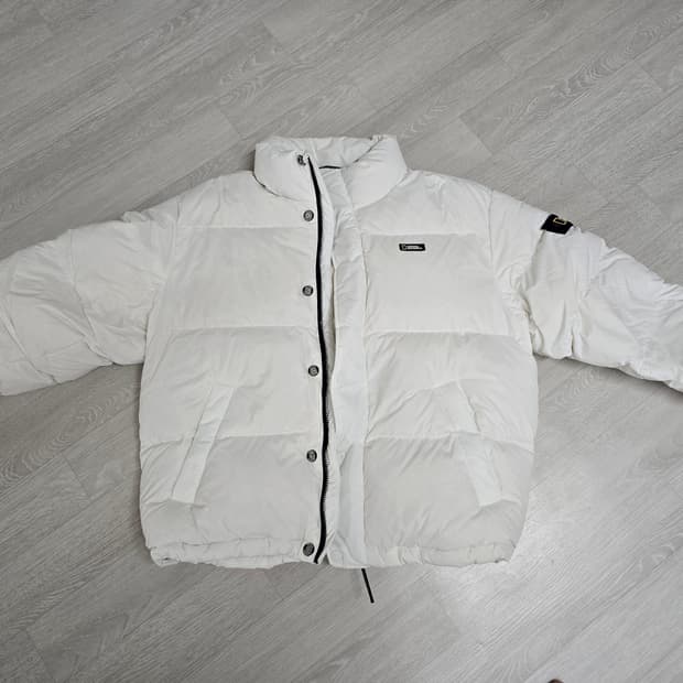 새상품)내셔널지오그래픽 패딩 화이트색상(XL사이즈)팝니다