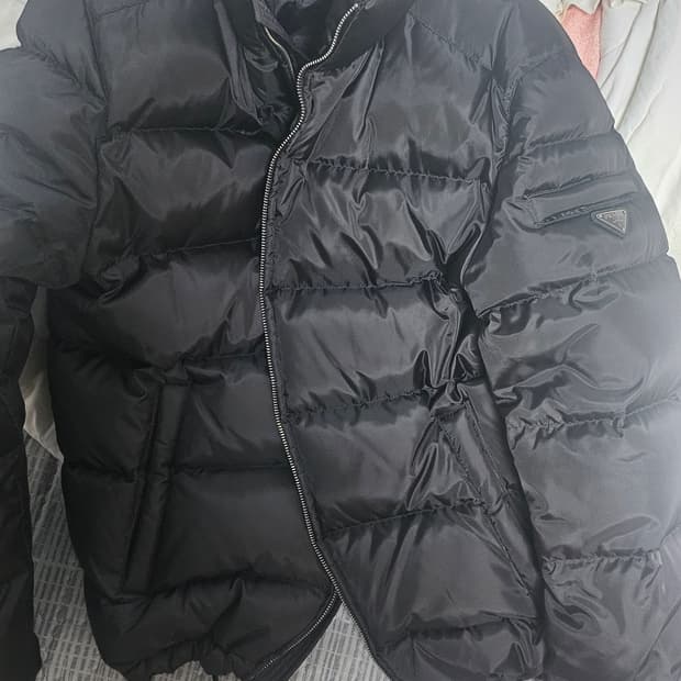 프라다 삼각로고 패딩