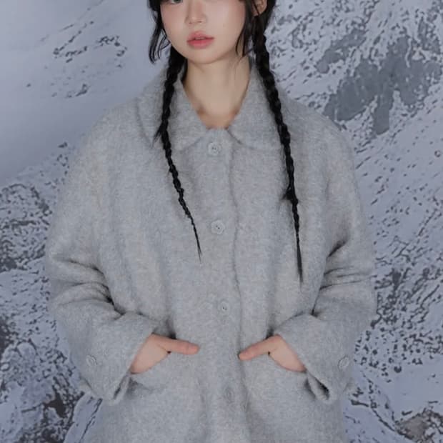 나이엔 라운드 플라켓 숏 코트 라이트그레이
