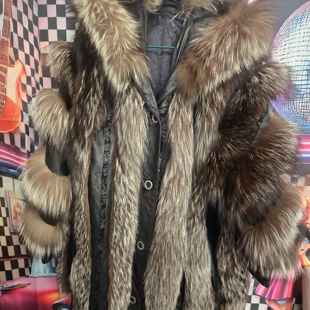 TP. DOTHILLEN 시카폭스 퍼 후드 가죽코트