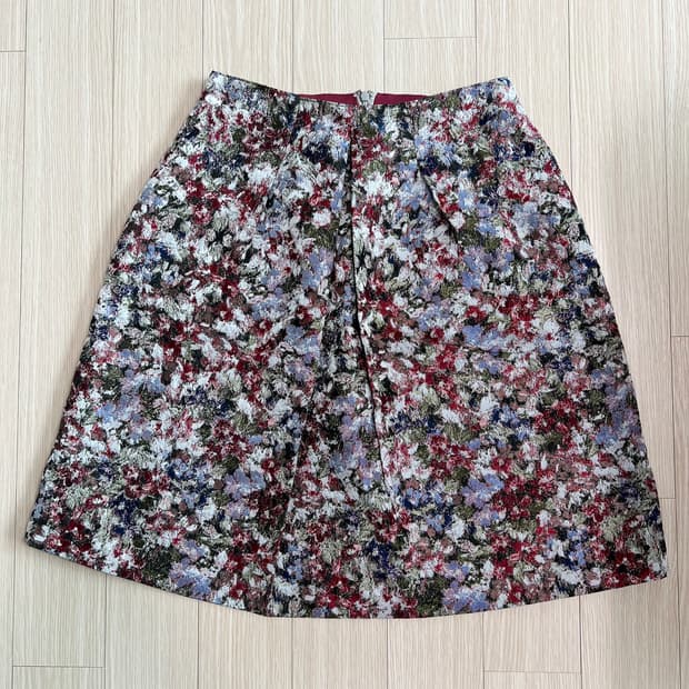 [새제품] deicy 데이시 자수패턴 미디스커트