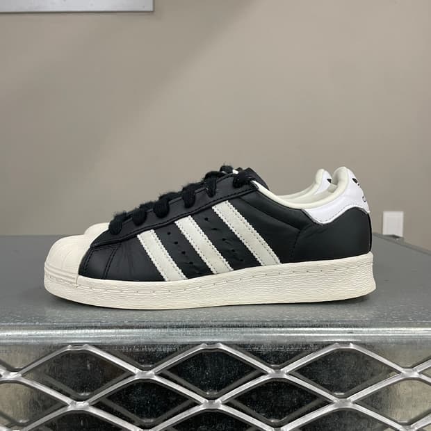 아디다스 슈퍼스타 82 코어 블랙 220