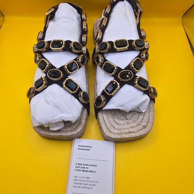 구찌 크리스탈 보석 샌들 36.5 (240)