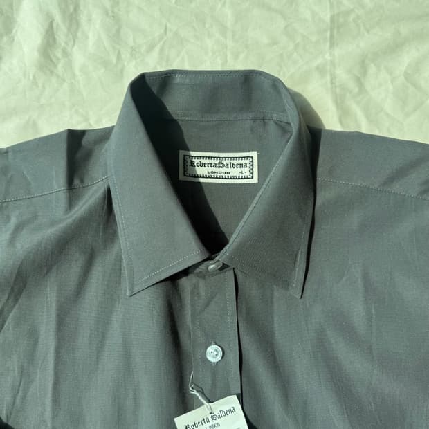 그레이 미니멀 셔츠