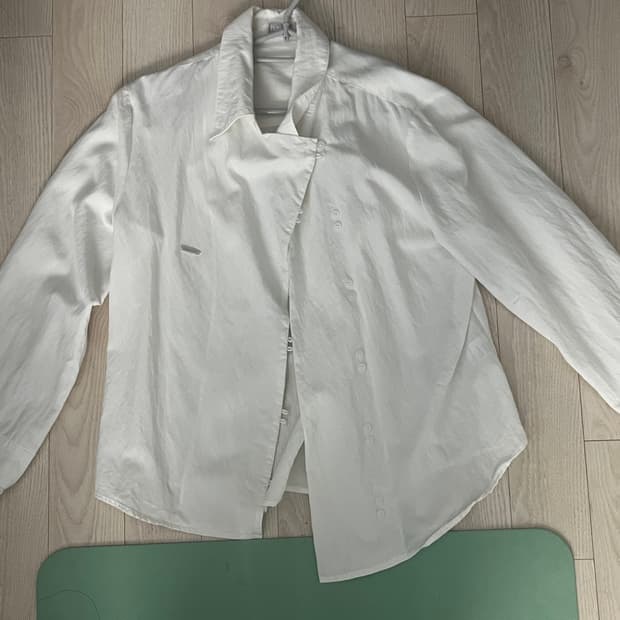 허그유어스킨 서츠