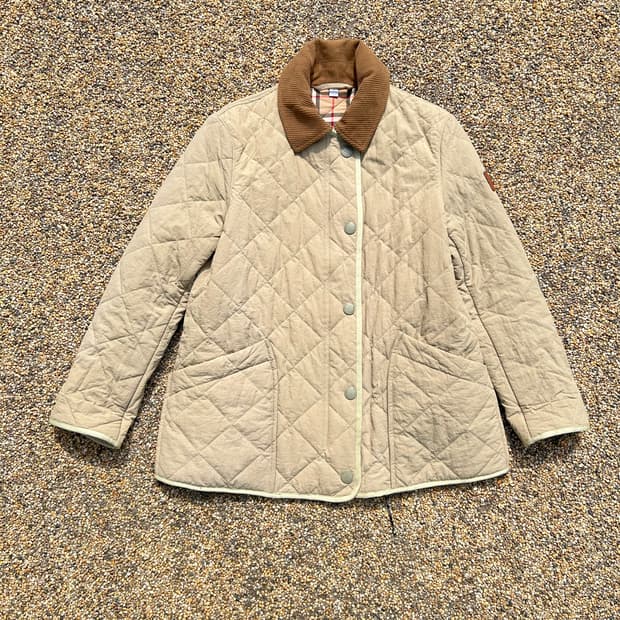 버버리(Burberry) 다이아몬드 퀄팅 베이직 자켓