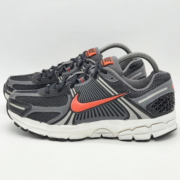  나이키 줌 보메로5 블랙 앤 피칸테 레드 (270) 