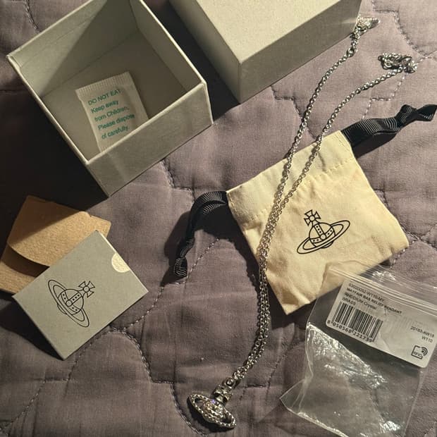 비비안웨스트우드 메이페어 바스 릴리프 펜던트 실버