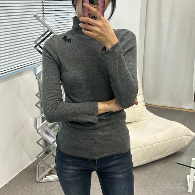 그레이 니트 긴팔티셔츠