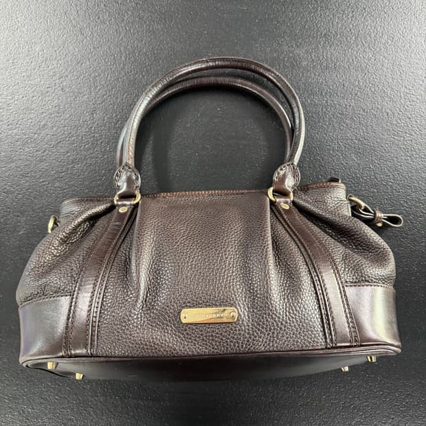 버버리 초코브라운 레더 숄더백