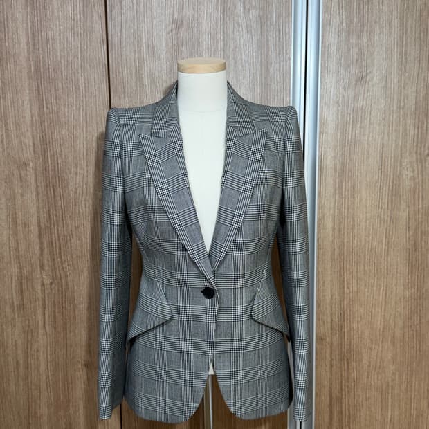 알렉산더맥퀸 피크숄더 재킷 - 미착용 새상품