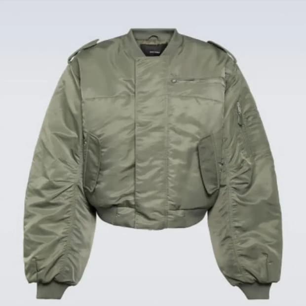 엔타이어스튜디오 봄버