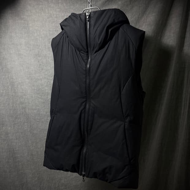 Attachment High-Neck Down Vest 