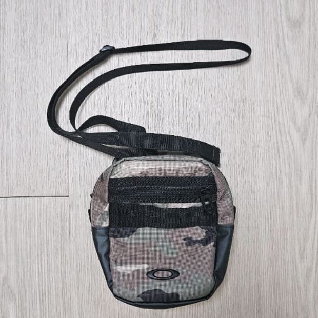정품)오클리 카모 크로스백 미니백