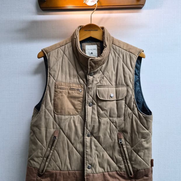 XL/105) 썰스데이 아일랜드 퀼팅 베스트 팝니다