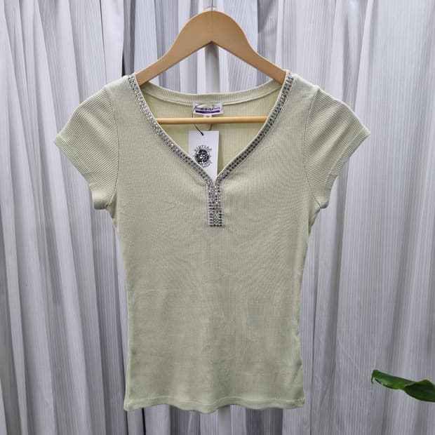 base e nuovo 큐빅 디테일 브이넥 골지 반팔티 2166