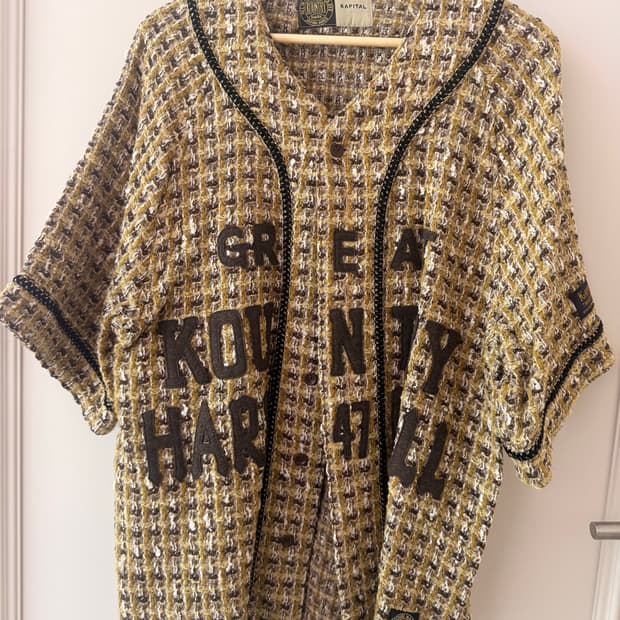 캐피탈(Kapital) 브랜드의 팬시 트위드 그레이트 컨트리 베이스볼