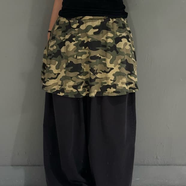 camo pattern flare-fit skirt