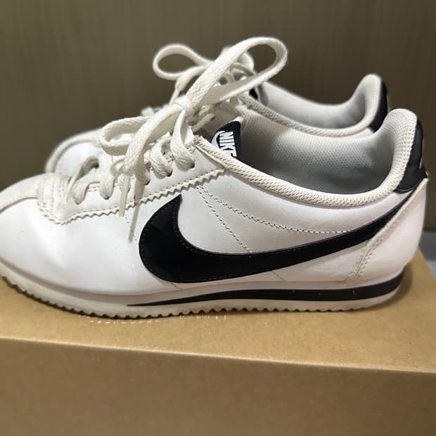 나이키 코르테즈 블랙화이트 240사이즈