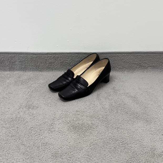Margaret Howell mid heel loafers