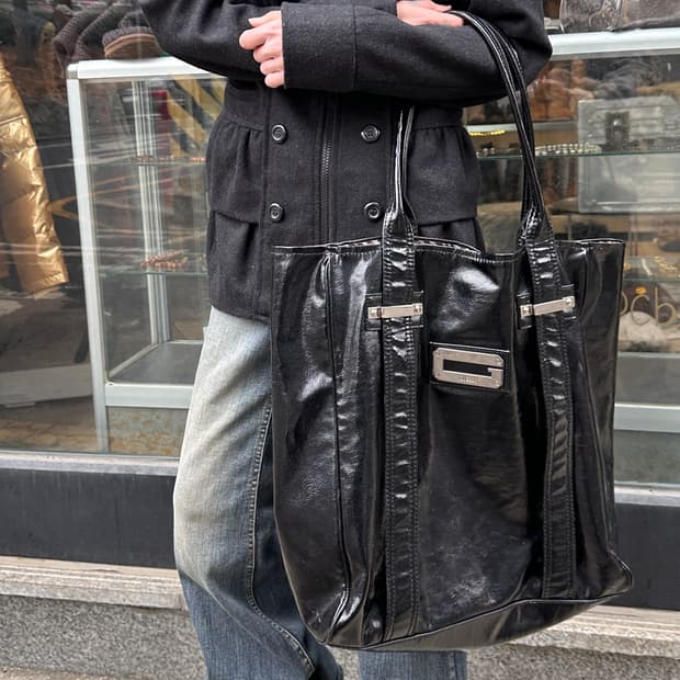 00s 빈티지 게스 XL 페이턴트 토트백