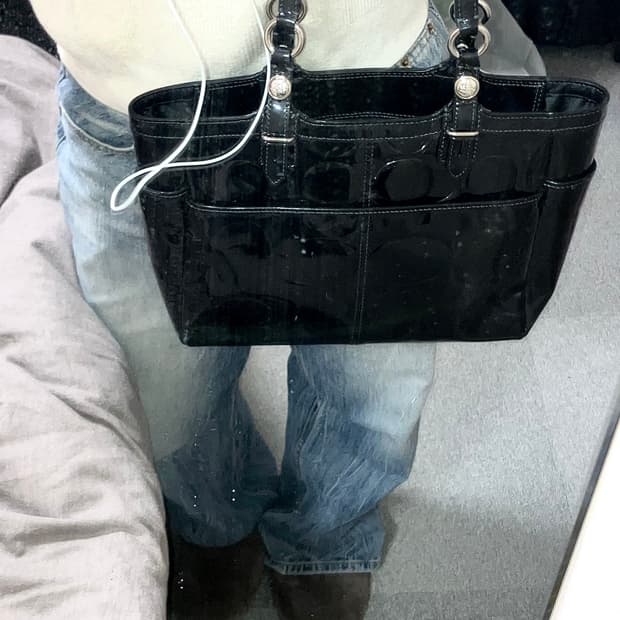 코치 시그니처 토트백 enamel emboss