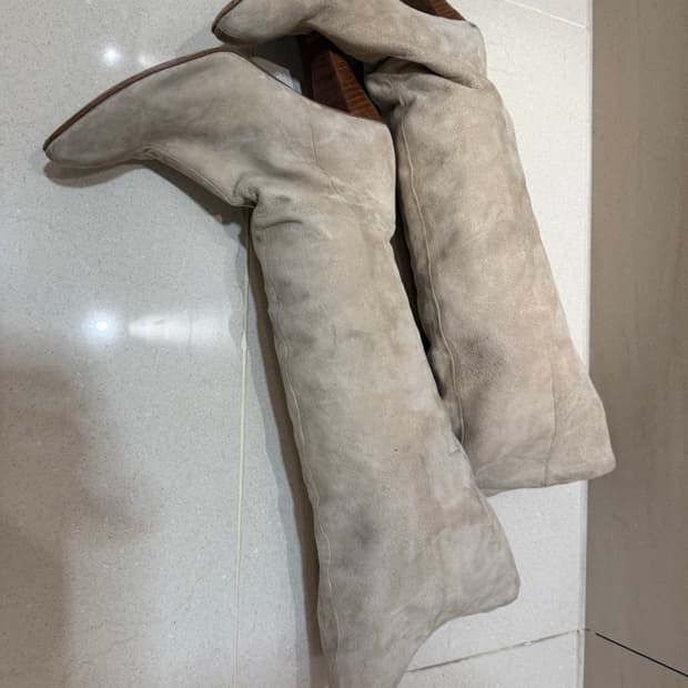 루즈앤라운지 스웨이드 롱부츠 37 부츠 구두 스튜어트와이츠먼 펜디 로저비