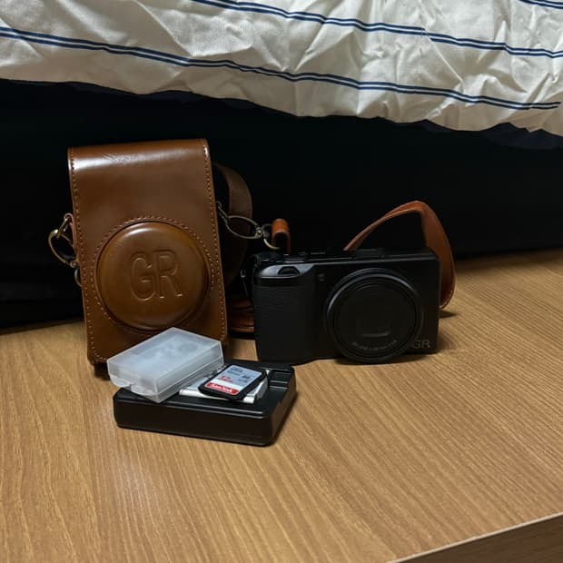 리코 GRX3 카메라 휴대용 케이스 배터리 2개 충전기 메모리 32기가