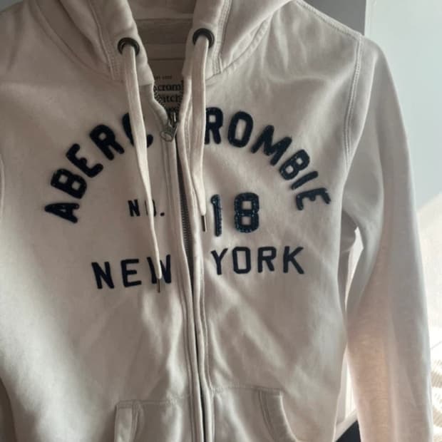 아베크롬비 화이트 슬림핏 딱붙핏 후드집업