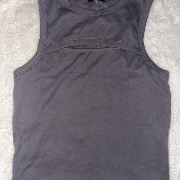 무신사 스텐다드 나시 싸게 팔아요