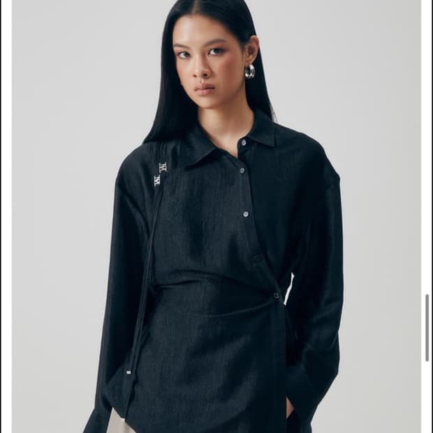 구함) 트리밍버드 Asymmetry Neckline Shirt 블랙