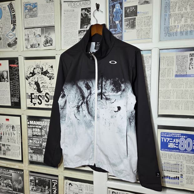 JPN 오클리  블랙 앤 화이트 폴리 집업